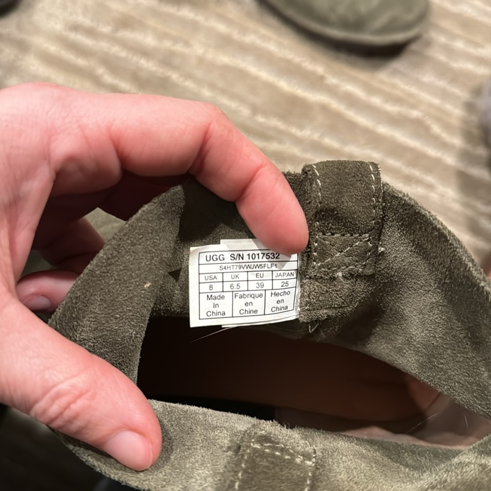 UGG Mini Unlined - Size 8 - Picture 3 of 3